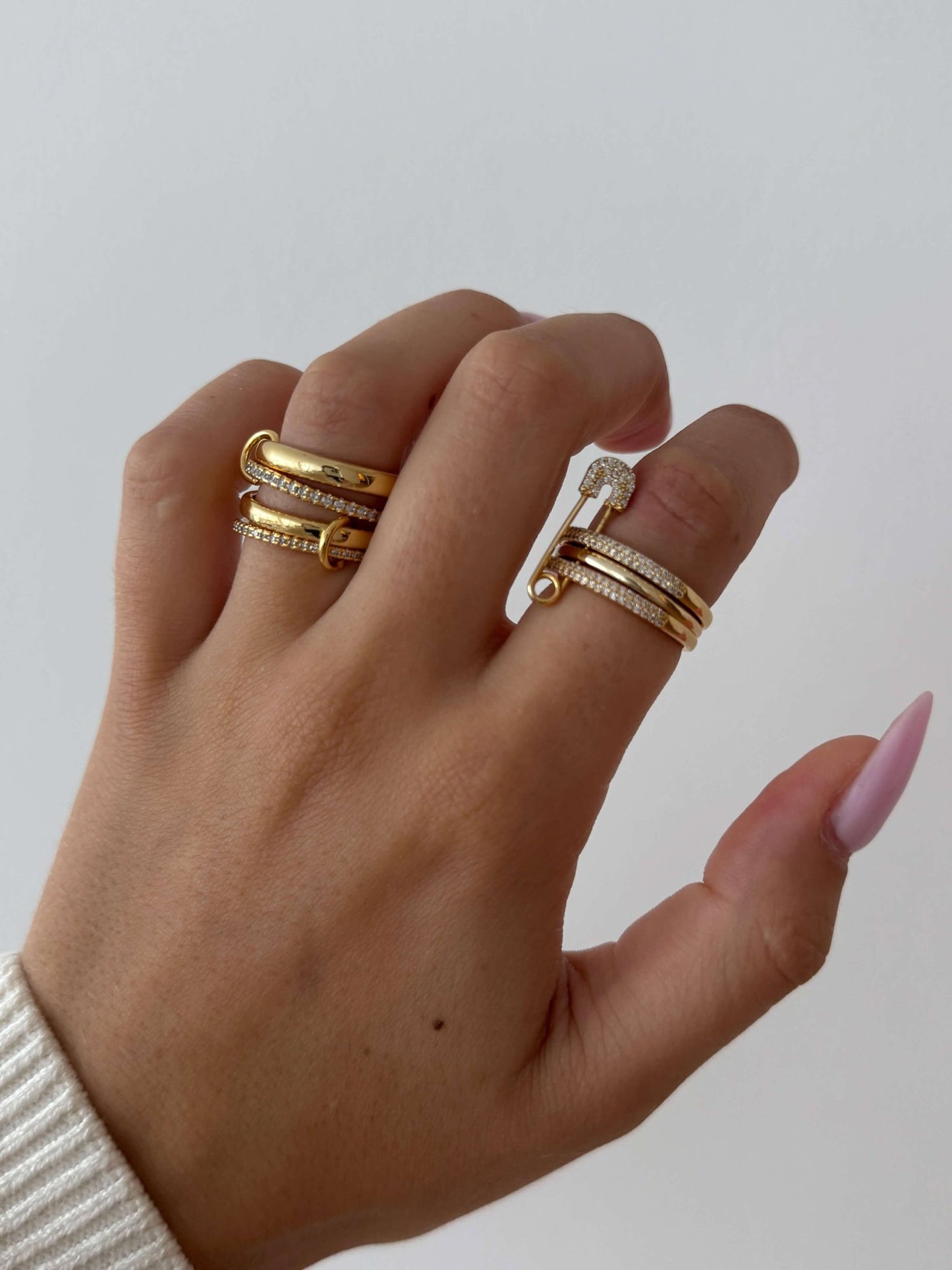 ZEYA - Monica Pinned Sparkle Band Ring